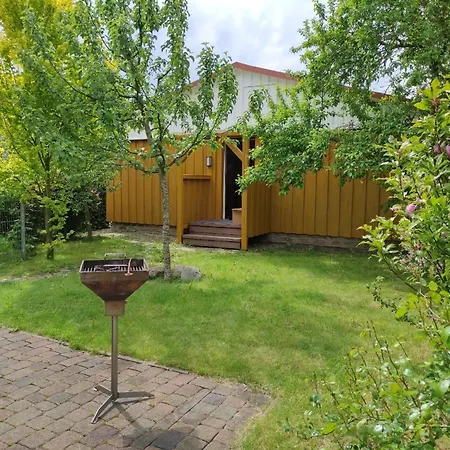 Mit Terrasse Und Spielplatz In Ostseenaehe