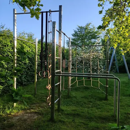 Ferienhaus Mit Terrasse In Ostseenähe Und Eigenem Spielplatz Diwitz